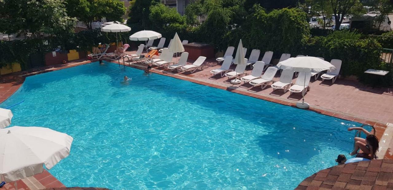 Uslan Hotel Kusadasi Exterior photo